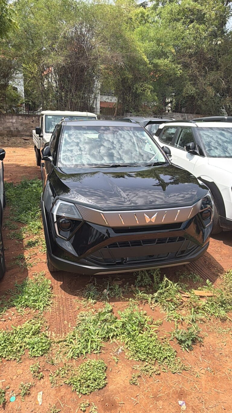 Xuv 3xo revx a , Petrol , Automatic owned by Hemang